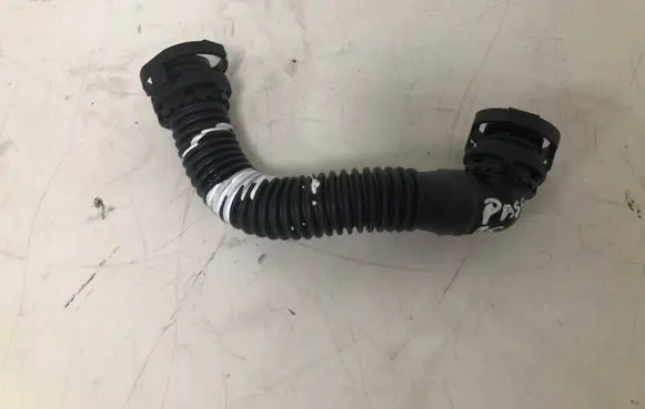 Volkswagen PASSAT B8 Engine coolant pipe/hose