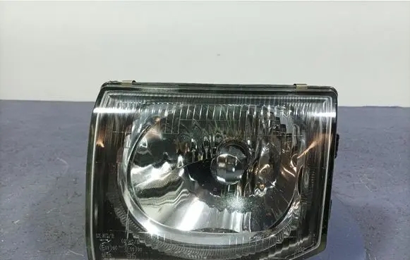 Mitsubishi Pajero Headlight/headlamp 11087234