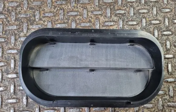 Quarter panel pressure vent