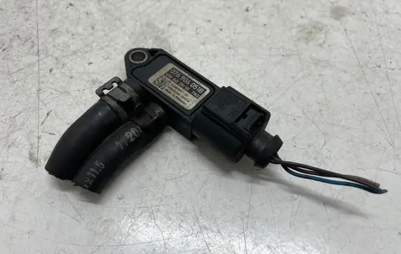 Volkswagen PASSAT CC Exhaust gas pressure sensor 076906051B