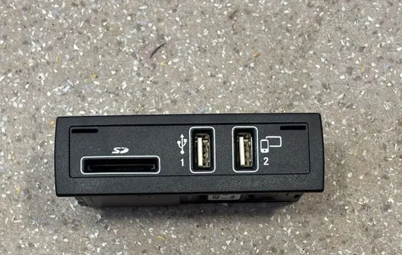 Mercedes-Benz S W222 USB control unit A2228203026