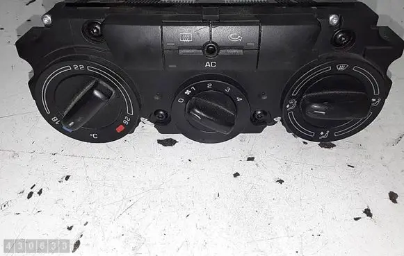 Skoda Octavia Mk2 (1Z) Climate control unit 74358120