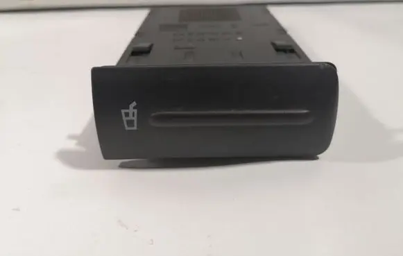Cup holder front