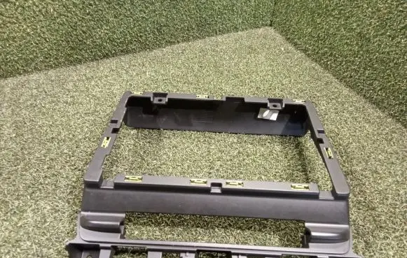 Radio/GPS head unit trim
