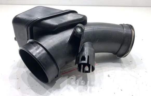 BMW 5 G30 G31 G38 Air intake hose/pipe 8587573