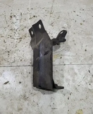 Radiator mount bracket
