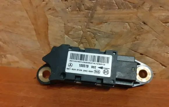 Mercedes-Benz C W203 Airbag deployment crash/impact sensor 0018209126 658