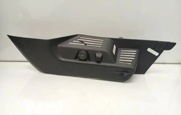 Trunk/boot side trim panel
