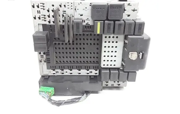Volvo V70 Fuse module 8688383 8645716