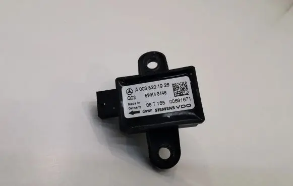 Mercedes-Benz S W221 Airbag deployment crash/impact sensor A0038201926 10700436