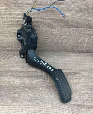 Volvo V70 Accelerator throttle pedal 6G929F836DD 6PV009220
