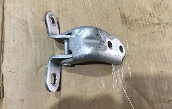 Hyundai i40 Front door upper hinge