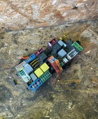 Mercedes-Benz Sprinter W907 W910 Fuse module A9075450100 ZGS001