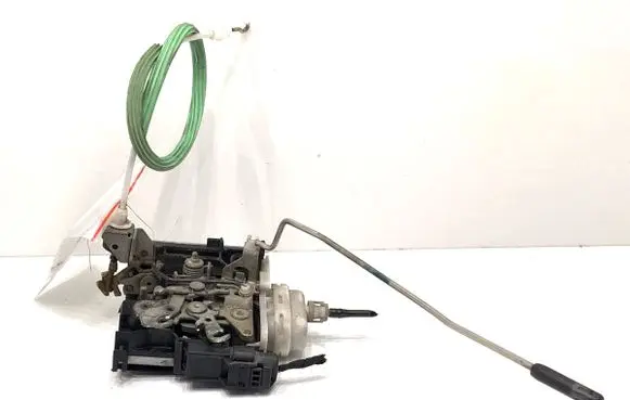 Audi A3 S3 8L Front door lock 8L0173B