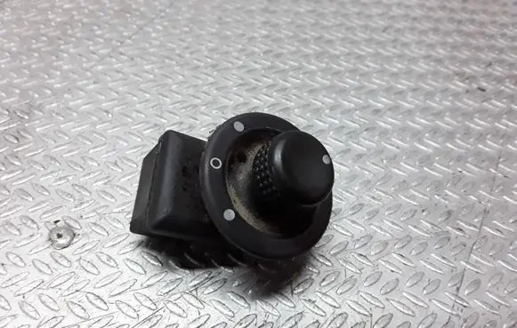 Wing mirror switch