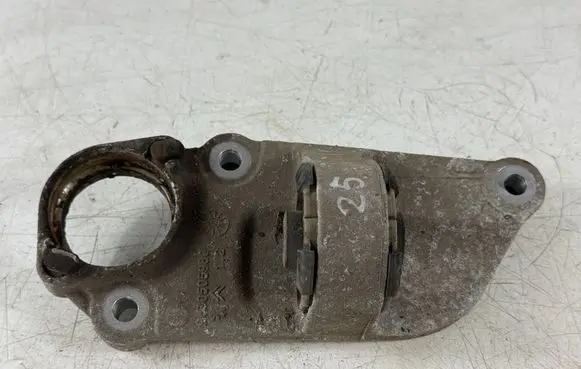Peugeot 3008 I Driveshaft support bearing bracket 9670505980