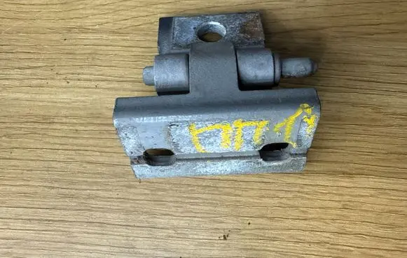 Volvo XC90 Front door upper hinge 