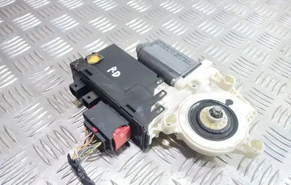 Peugeot 807 Front door window regulator motor 991728 996558