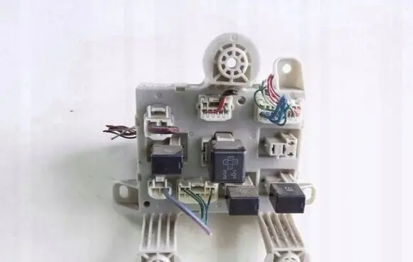 Toyota Previa (XR30, XR40) II Fuse module