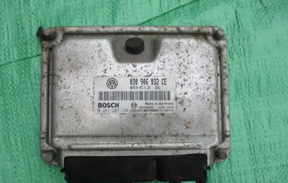 Volkswagen Polo III 6N 6N2 6NF Engine control unit/module 030906032CE