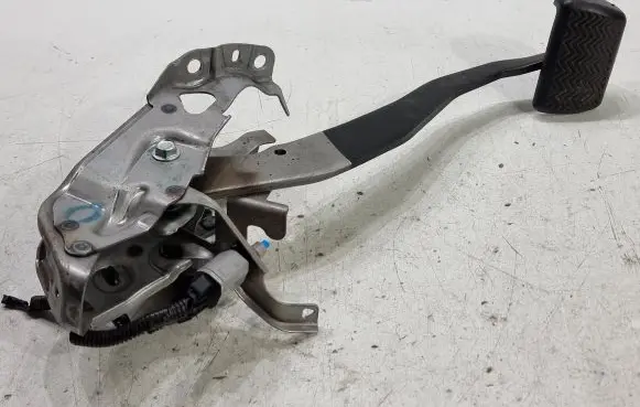Toyota C-HR I Brake pedal 8951047040