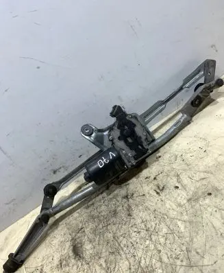 Volvo V70 Front wiper linkage and motor 182386