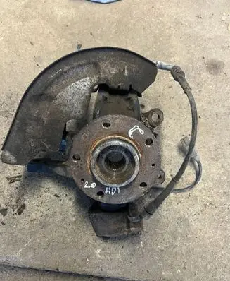 Peugeot 607 Front wheel hub spindle knuckle