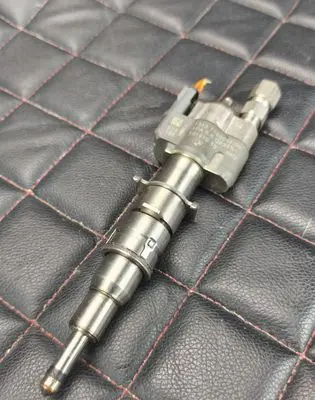 BMW 5 E60 E61 Fuel injector 7589048 758904809 10181010