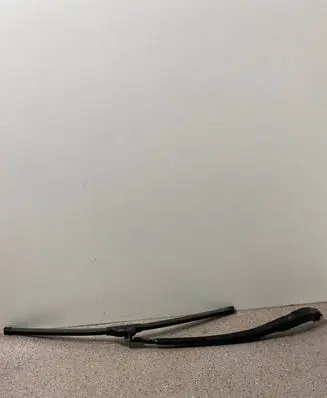 Porsche Cayenne (9PA) Front wiper blade arm 4666