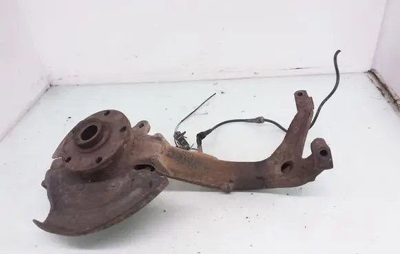 Volkswagen PASSAT B5.5 Front wheel hub spindle knuckle 8D0407258AM