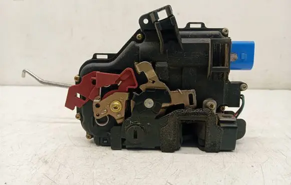 Audi A8 S8 D3 4E Rear door lock 4E0839015