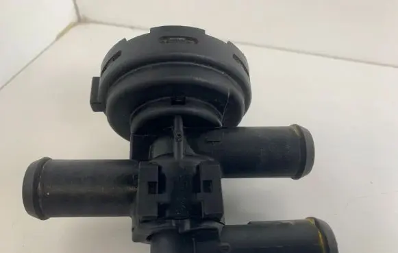 Saab 9-5 Coolant heater control valve 90457649