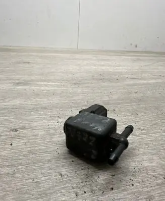 Ford Mondeo MK IV Vacuum valve 