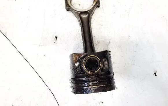 Volkswagen Touran I Piston with connecting rod