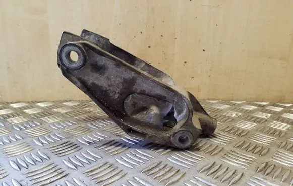 Chevrolet Captiva Engine mounting bracket X00767B