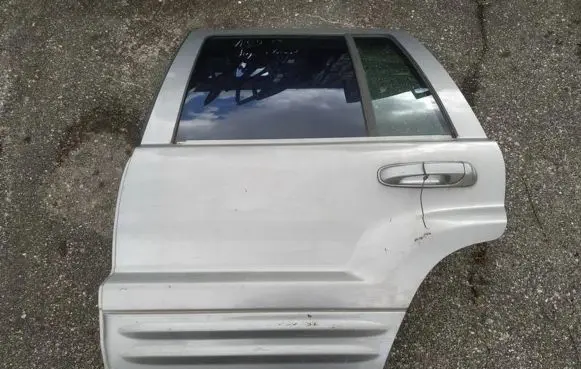 Jeep Grand Cherokee (WJ) Rear door pilkos