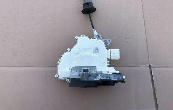 Audi A3 S3 8V Rear door lock 4G0839016E