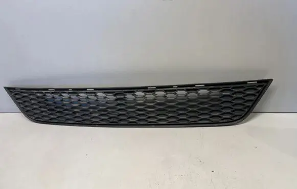 Toyota Corolla E120 E130 Front bumper lower grill 5311202070