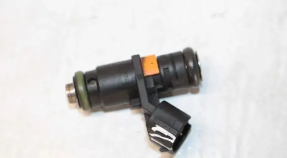 Skoda Fabia Mk2 (5J) Fuel injector 03C906031