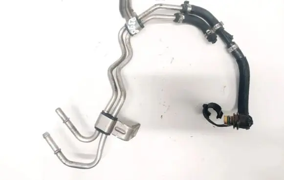 Volvo C30 Fuel line pipe
