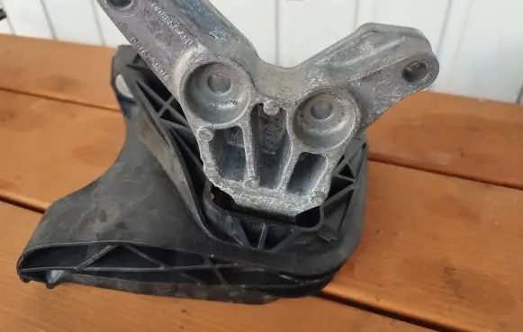 Peugeot 308 Engine mount bracket 50860