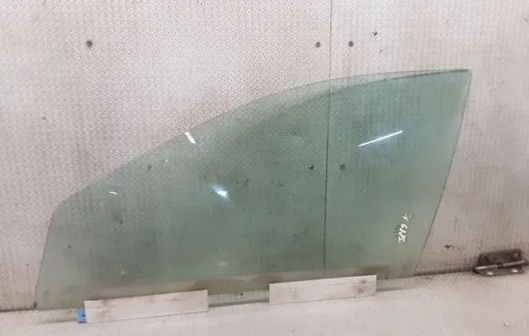Volvo V70 Front door window glass four-door