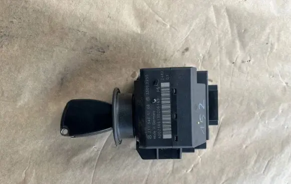 Mercedes-Benz E W211 Ignition lock 2115451108 33002255