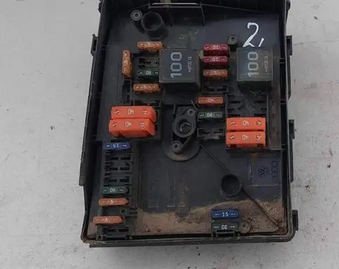 Volkswagen Caddy Fuse box set 1K0937820B 1K0937816A 2K1937535M