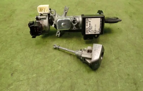 Suzuki Grand Vitara II Ignition lock 3397067J0