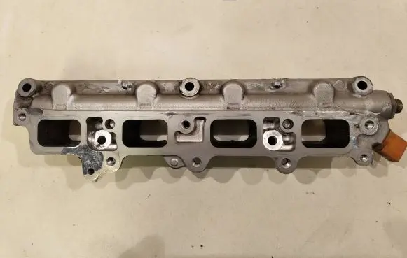 Volkswagen PASSAT CC Fuel distributor GK284AHB 39146532AQ