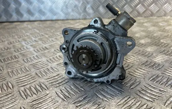 Nissan X-Trail T30 Vacuum pump 14650AD200 X2T55671