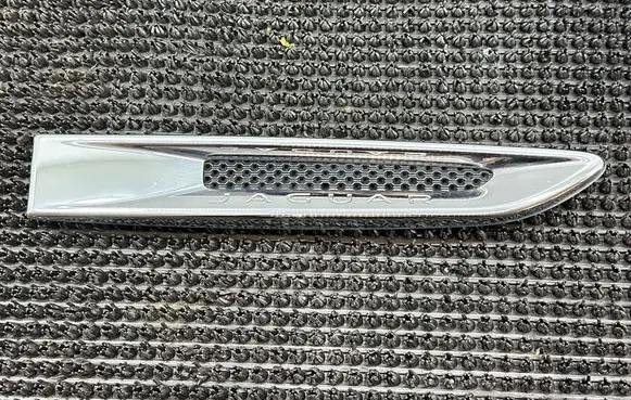 Jaguar XE Fender trim (molding) GX7M280B10A GX73280B10A