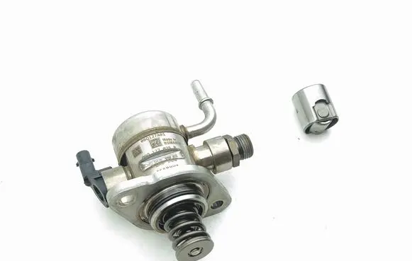 Audi A6 S6 C8 4K Fuel injection high pressure pump 06Q127A01 06Q127025R