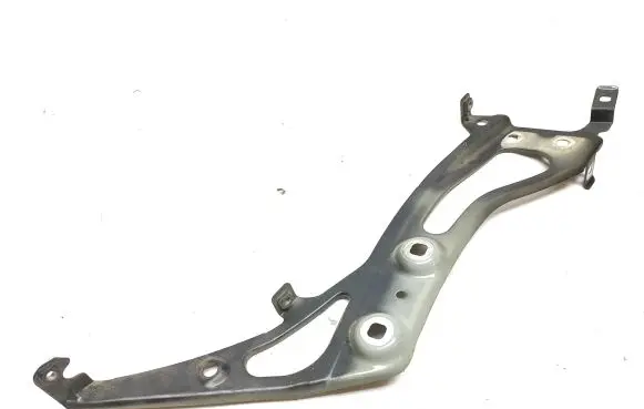 BMW 2 F46 Fender mounting bracket 7297199